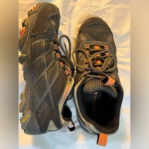 Men’s Merrell hiking type sneaker. 8.5.